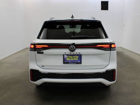 New 2026 Volkswagen Tiguan SE R-Line FWD image 4
