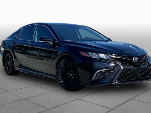 Used 2023 Toyota Camry SE FWD image 3