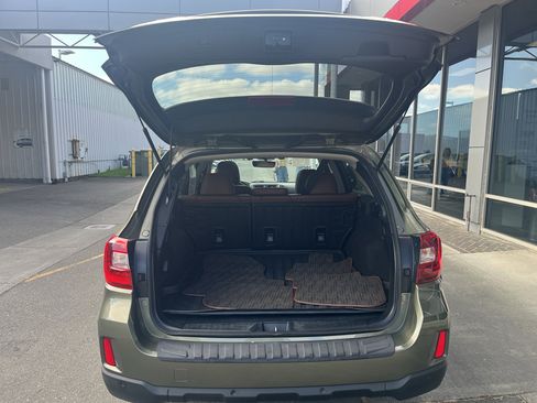 Used 2017 Subaru Outback 2.5i Touring AWD/4WD image 12