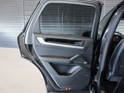 New 2026 Porsche Cayenne image 23