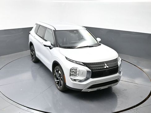 Used 2024 Mitsubishi Outlander SE image 44