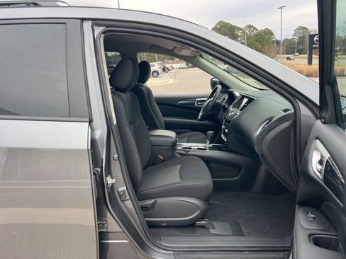 Used 2020 Nissan Pathfinder SV image 34
