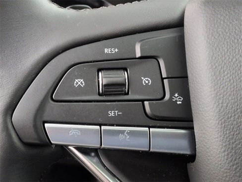 Used 2025 Cadillac XT6 Luxury image 10