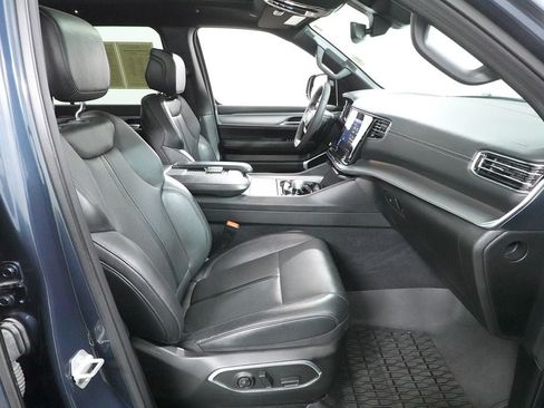 Used 2023 Jeep Wagoneer Series II AWD/4WD image 34