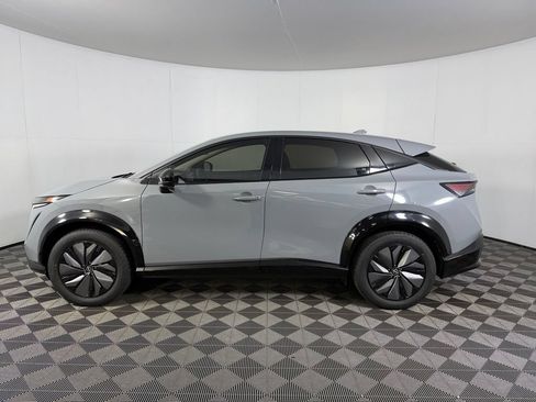 Used 2023 Nissan Ariya AWD image 11
