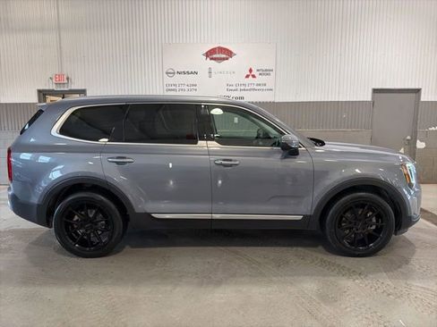 Used 2022 Kia Telluride S image 2