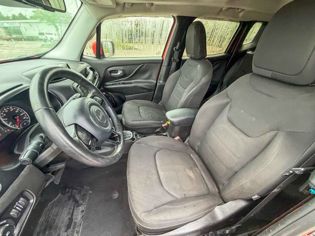 Used 2017 Jeep Renegade Altitude FWD image 10
