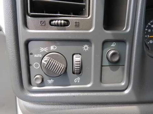 Used 2003 Chevrolet Silverado 1500 2WD Regular Cab w/ Exterior Appearance Package image 15