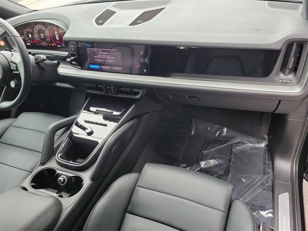 Certified 2025 Porsche Cayenne AWD/4WD image 19