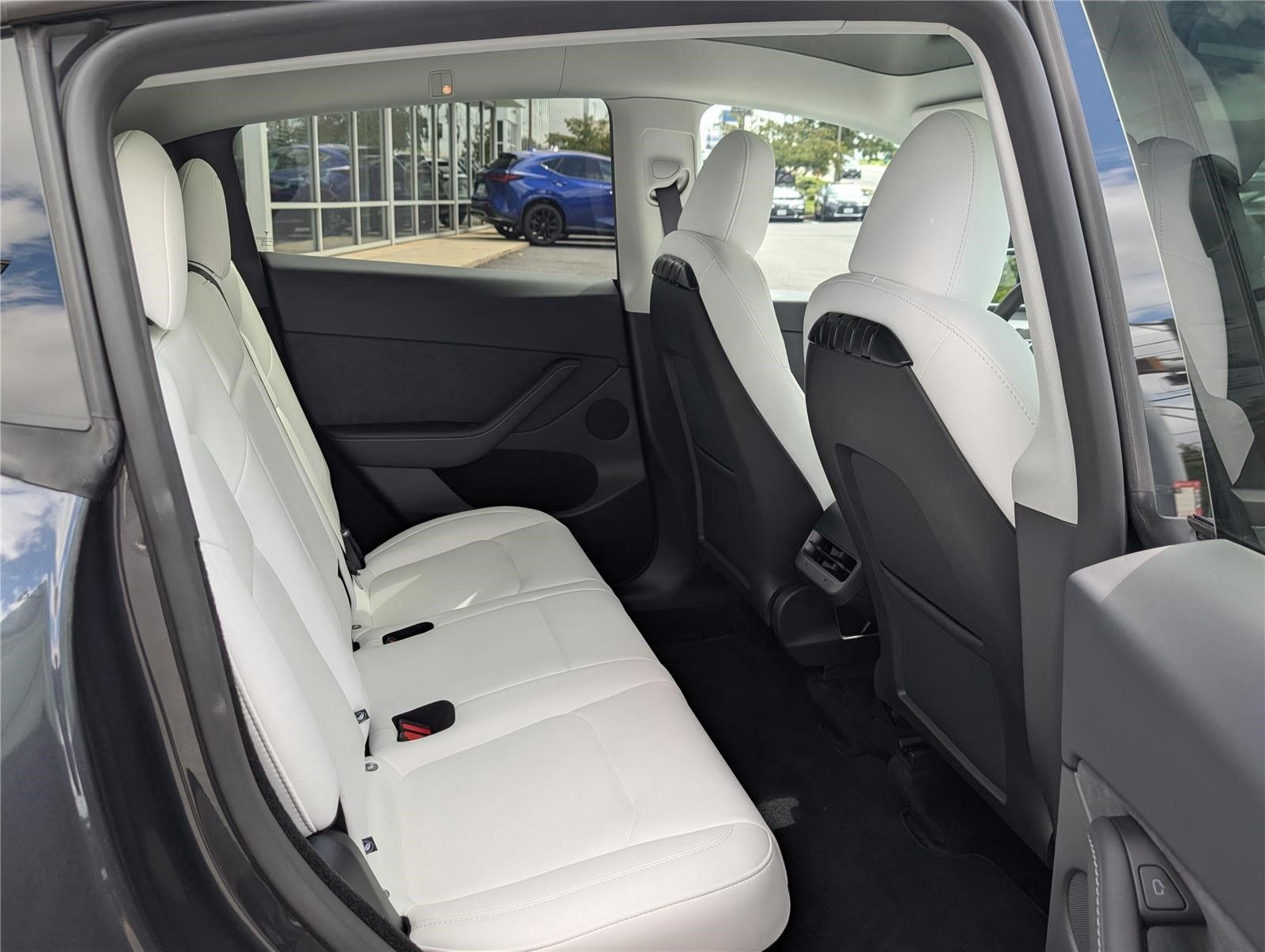 Used 2025 Tesla Model Y Long Range RWD image 11
