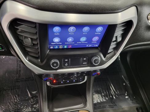 Used 2023 GMC Acadia SLE w/ Driver Convenience Package image 7