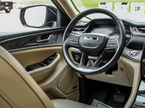 Used 2022 Jeep Grand Cherokee L Limited AWD/4WD image 43