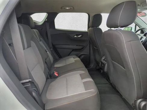 Used 2025 Chevrolet Blazer LT FWD image 18