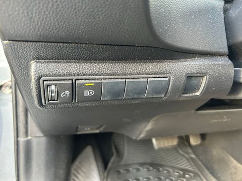 Used 2020 Toyota Corolla LE FWD image 18