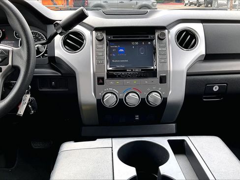 Used 2016 Toyota Tundra SR5 w/ Tow Package image 9