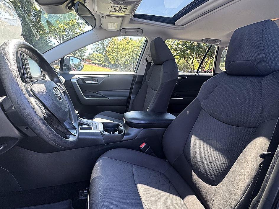 Certified 2021 Toyota RAV4 XLE w/ Convenience Package FWD image 11