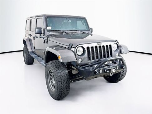 Used 2018 Jeep Wrangler Unlimited Sahara AWD/4WD image 8
