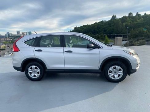 Used 2015 Honda CR-V LX image 2