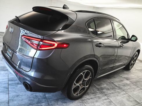 Used 2022 Alfa Romeo Stelvio Ti AWD/4WD image 4