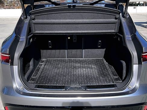 Used 2024 Jaguar F-PACE R-Dynamic S image 22