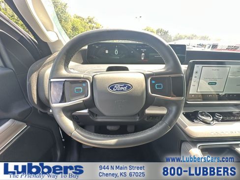 Used 2025 Ford Expedition Active AWD/4WD image 14