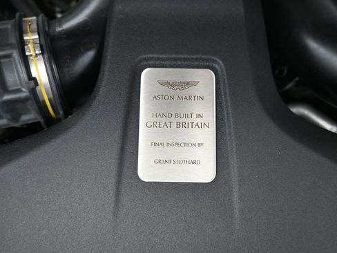 Used 2021 Aston Martin V8 Vantage Coupe image 22