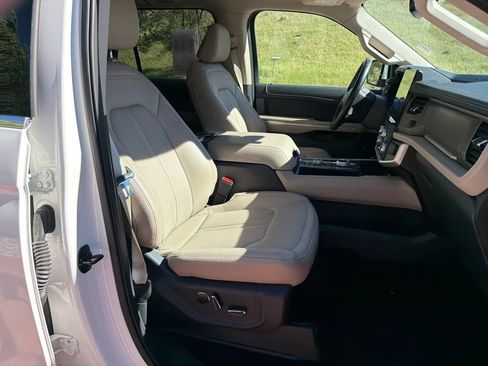 Used 2022 Ford Expedition Max Limited AWD/4WD image 37