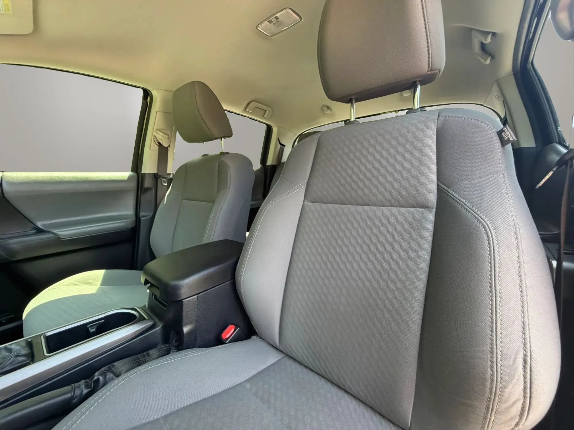 Used 2020 Toyota Tacoma SR5 AWD/4WD image 12