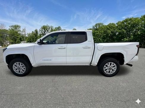 Used 2024 Toyota Tacoma SR5 AWD/4WD image 5