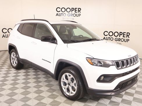 Used 2025 Jeep Compass Latitude AWD/4WD image 1