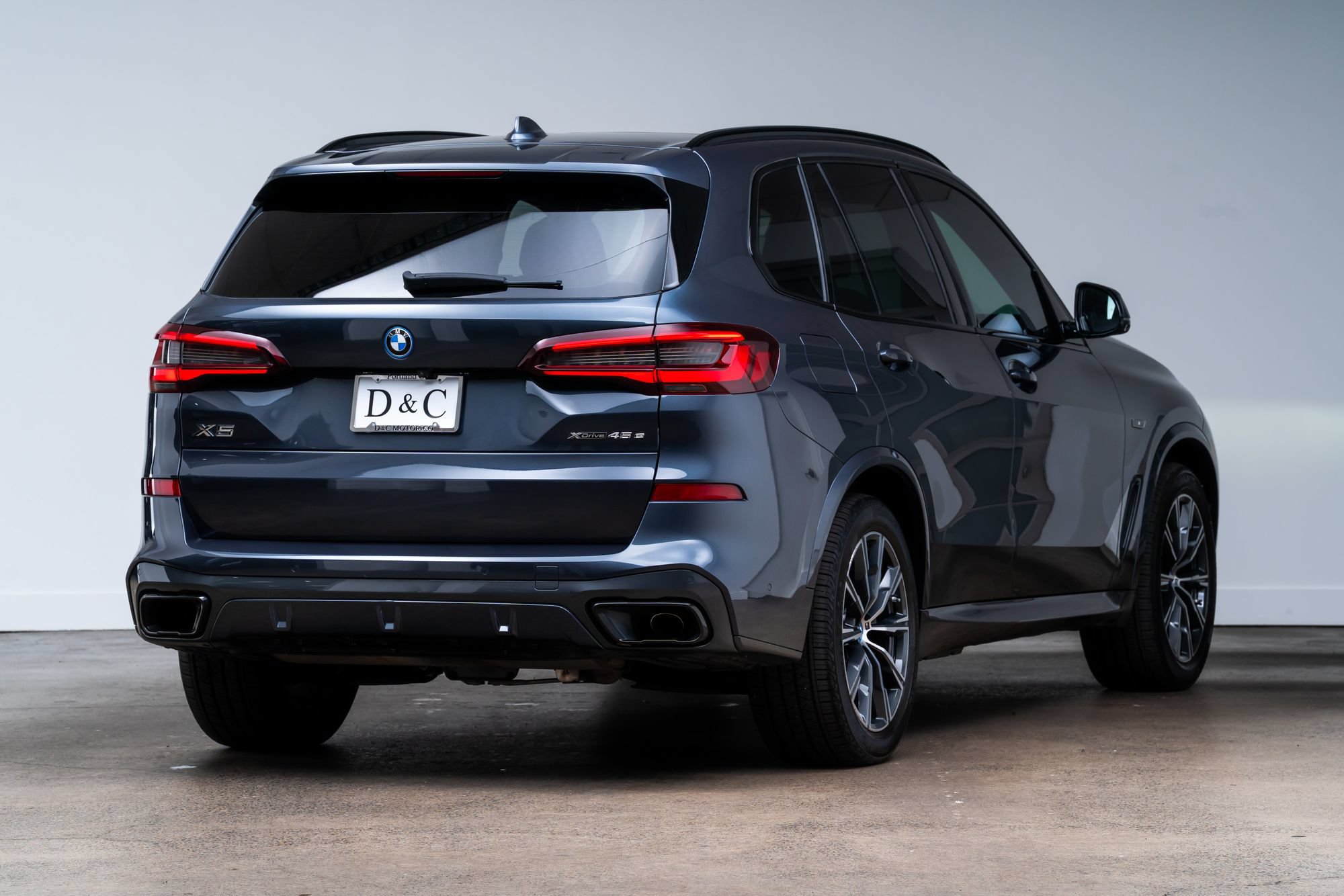 Used 2022 BMW X5 xDrive45e w/ M Sport Package AWD/4WD image 7