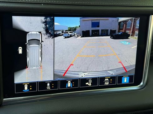Used 2021 GMC Yukon Denali w/ Denali Premium Package AWD/4WD image 7