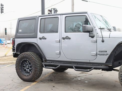 Used 2016 Jeep Wrangler Unlimited Sport w/ Connectivity Group AWD/4WD image 4