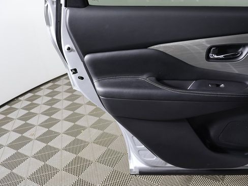 Used 2018 Nissan Murano S image 19