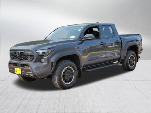 Certified 2025 Toyota Tacoma TRD Off-Road AWD/4WD image 3