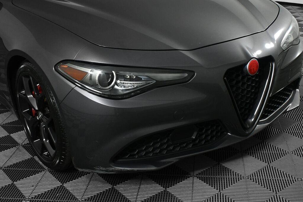 Used 2020 Alfa Romeo Giulia w/ Nero Edizione RWD image 33