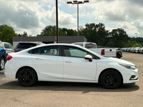 Used 2017 Chevrolet Cruze LT FWD image 26