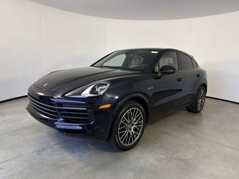 Certified 2023 Porsche Cayenne Platinum Edition AWD/4WD image 1