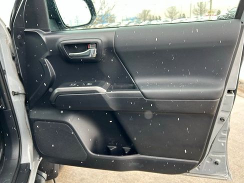 Used 2020 Toyota Tacoma TRD Off-Road image 29