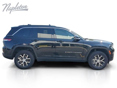 Used 2024 Jeep Grand Cherokee Limited AWD/4WD image 7