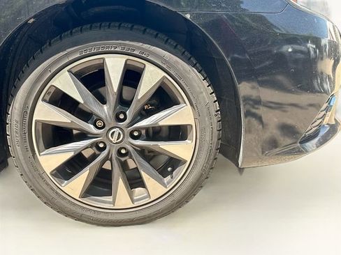 Used 2017 Nissan Sentra SR w/ SR Premium Technology Package FWD image 19