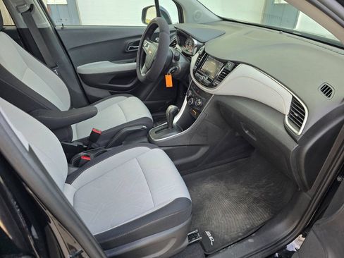 Used 2020 Chevrolet Trax LT FWD image 10