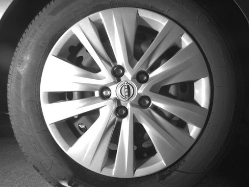 Used 2025 Nissan Sentra S image 15