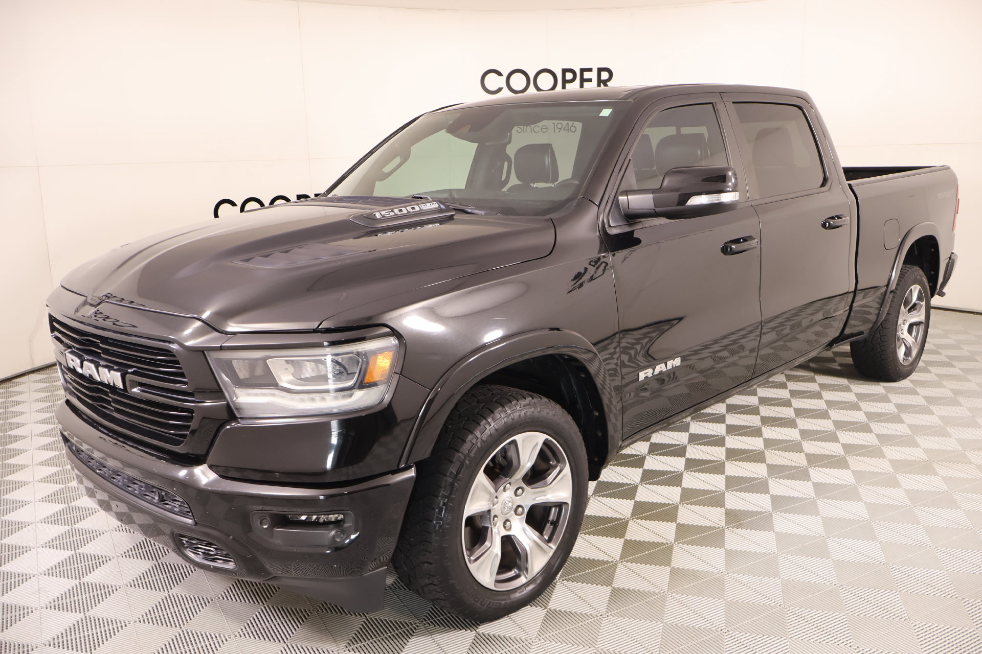 Used 2021 RAM 1500 Laramie w/ Sport Appearance Package AWD/4WD image 9