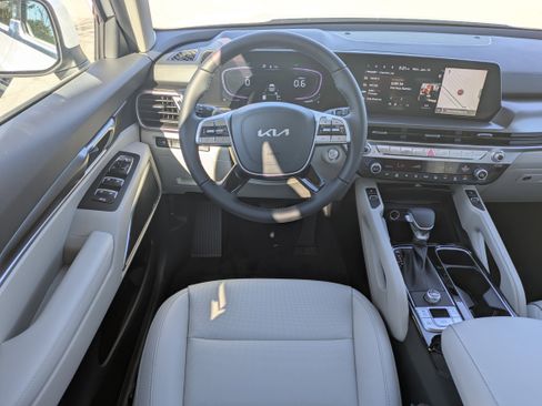 New 2025 Kia Telluride S image 18