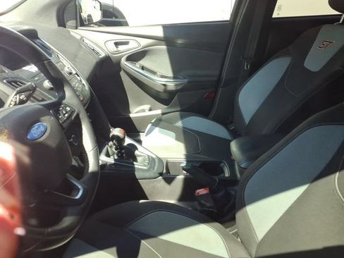 Used 2018 Ford Focus ST FWD image 6