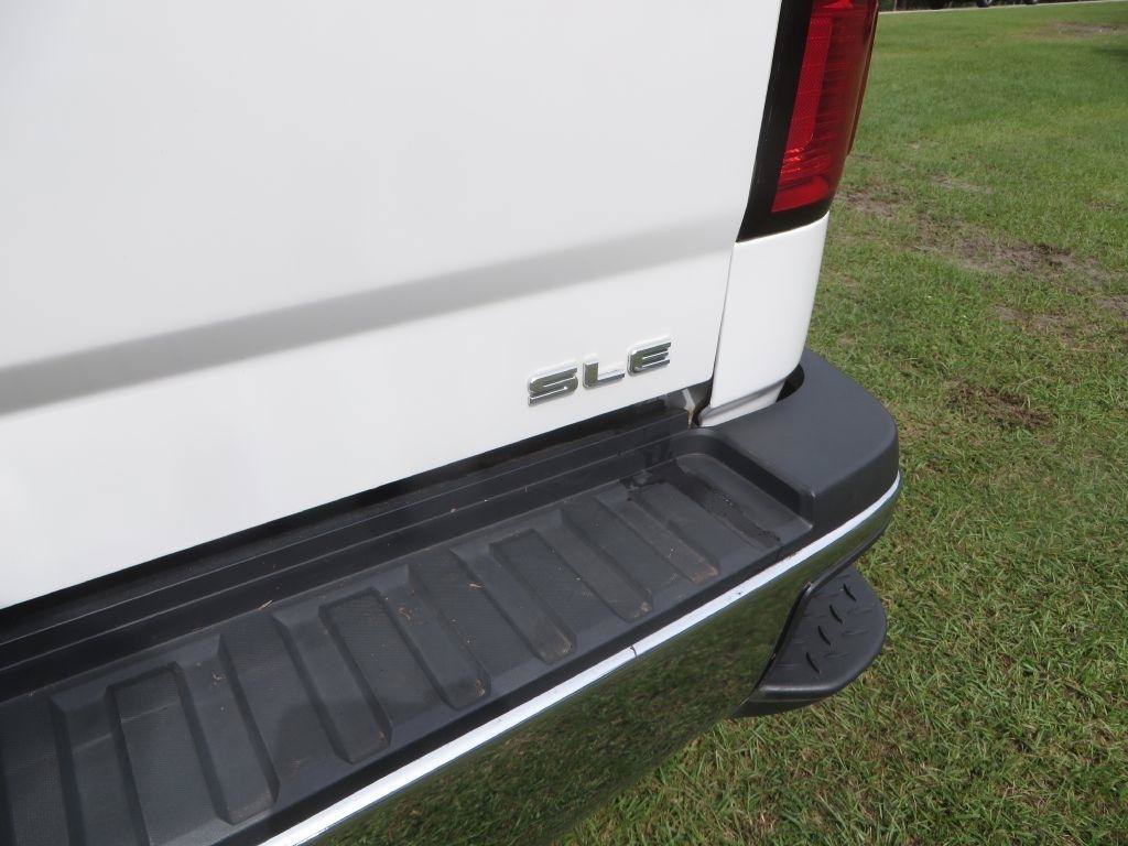 Used 2015 GMC Sierra 2500 SLT w/ Suspension Package, Off-Road AWD/4WD image 9