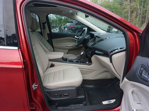 Used 2019 Ford Escape Titanium image 16