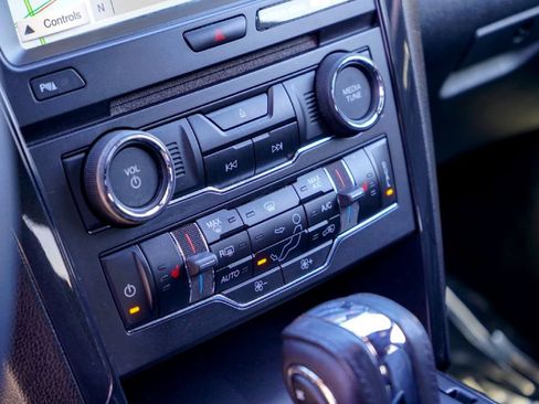 Used 2018 Ford Explorer XLT w/ Equipment Group 202A image 17