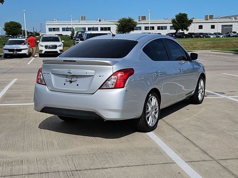 Used 2018 Nissan Versa SV FWD image 5